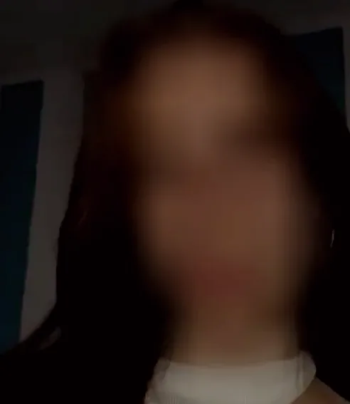 Elena, 20