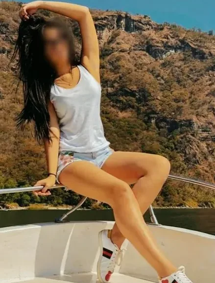 Elena, 27