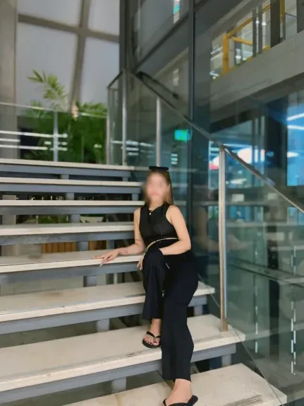Linda, 23