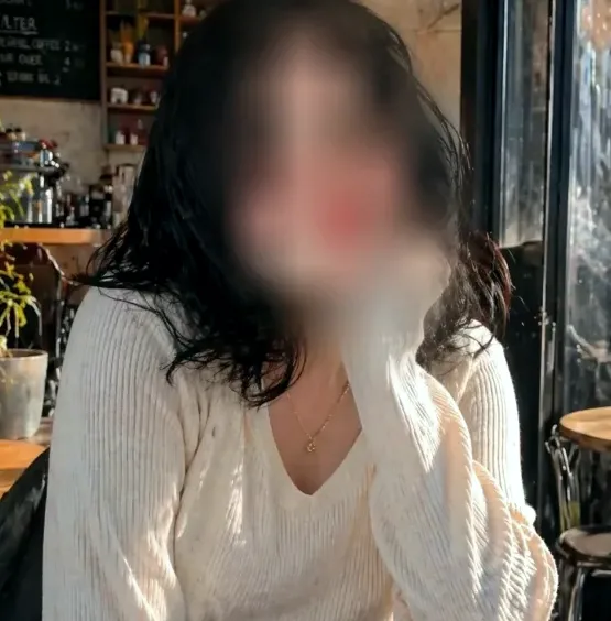 Pauline, 25