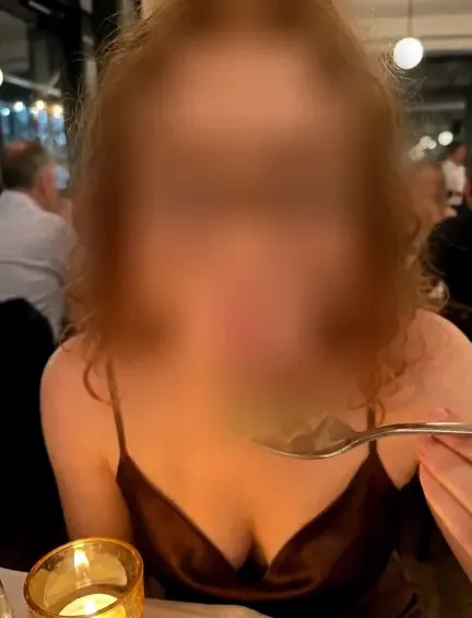 Sandra, 25