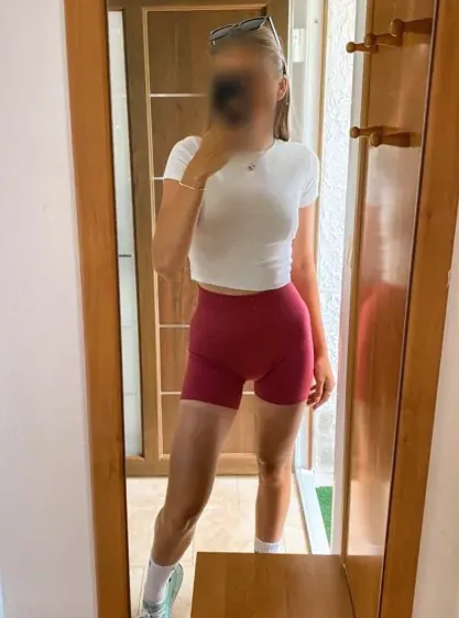 Vanessa, 27